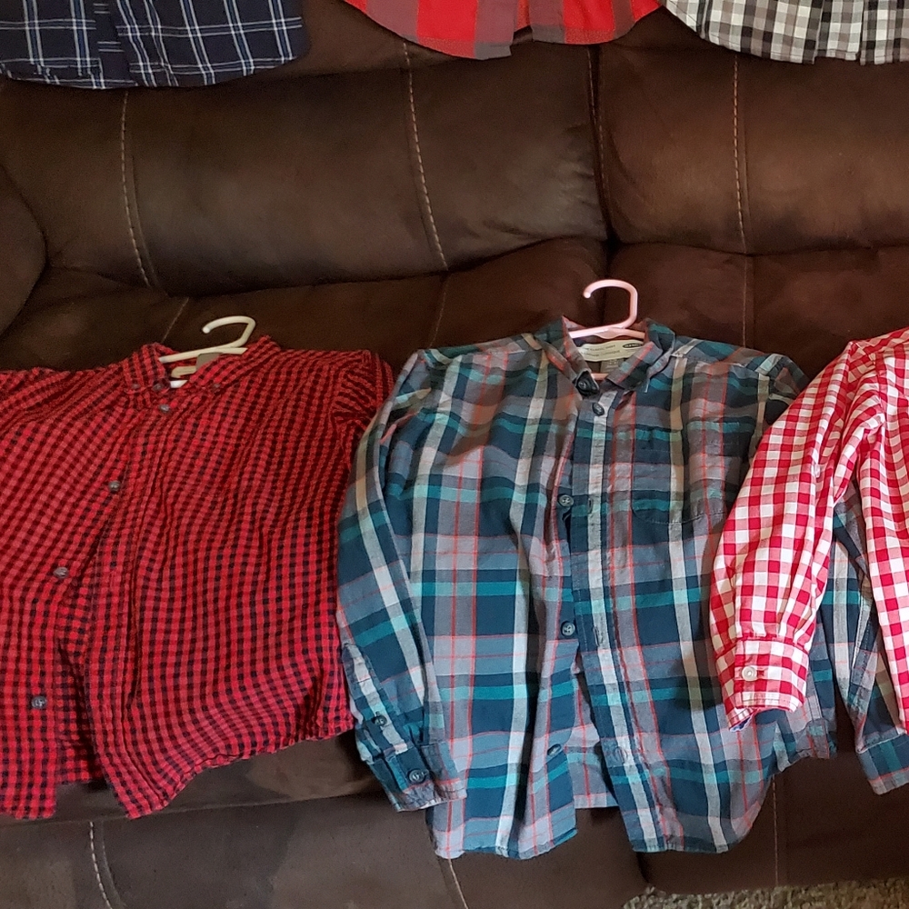 Boys clothing. Sizes range from 4/5 - 6/7 UA is yl